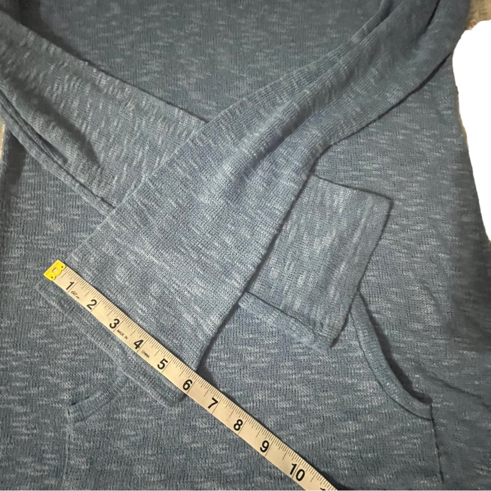 Sold-Volcom sheer hoody size medium blue. Preowned great condition. - Picture 3 of 9